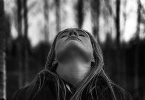 RL - fading light - jente met hoofd in nek zw half  A4          
