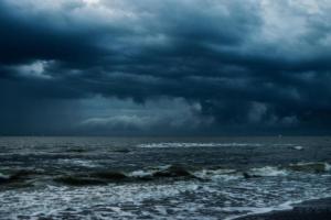 Schiermonnikoog - zee na zonsondergang - blauw - wolken